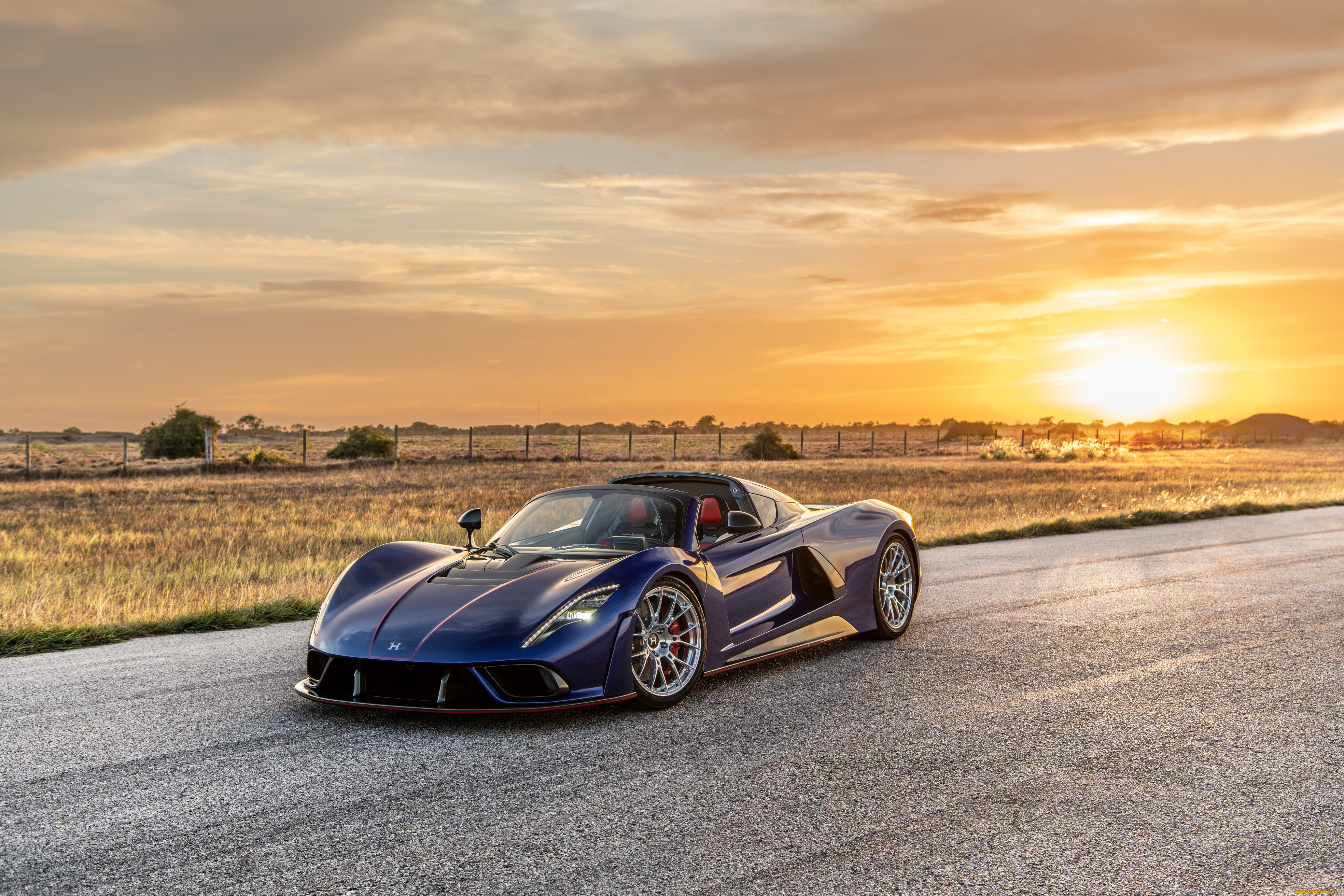 5 самых быстрых машин. Hennessey Venom f5 Roadster. Venom f5 Roadster. Родстер Venom f5. Hennessey Venom f5 Roadster Venom.